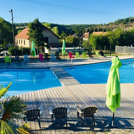 La Colline Aux Chalets, Jaccuzi, Sauna Saint-Chamarand Exterior photo
