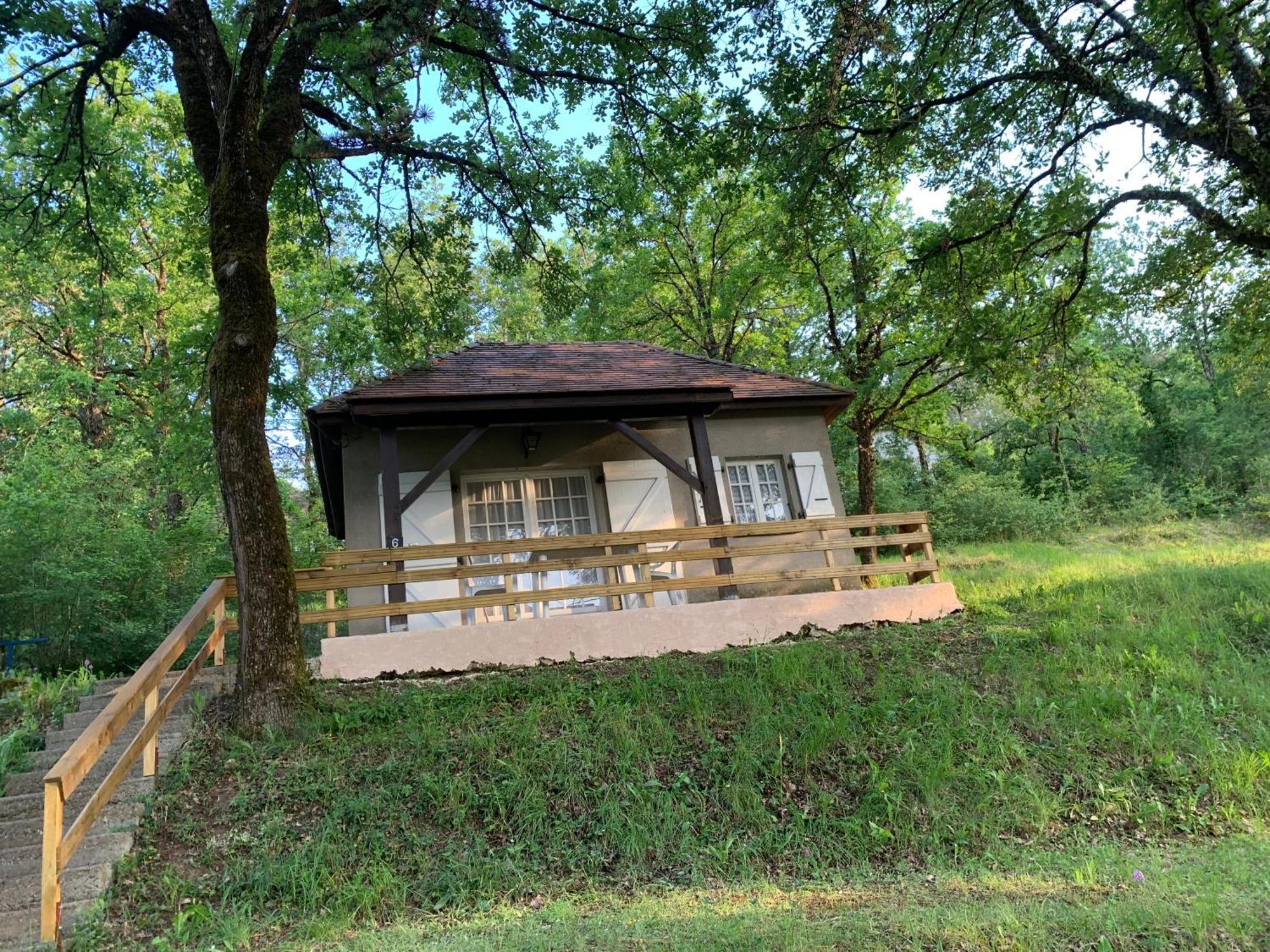 La Colline Aux Chalets, Jaccuzi, Sauna Saint-Chamarand Exterior photo